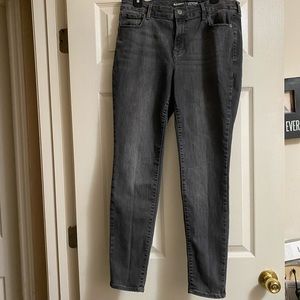 Old Navy Rockstar Mid-Rise Super Skinny Jeans Black Washed Denim size 14